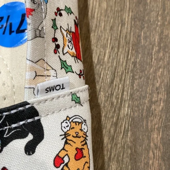 NWOT- Women’s Tom’s Belmont holiday cat shoes - Picture 6 of 6